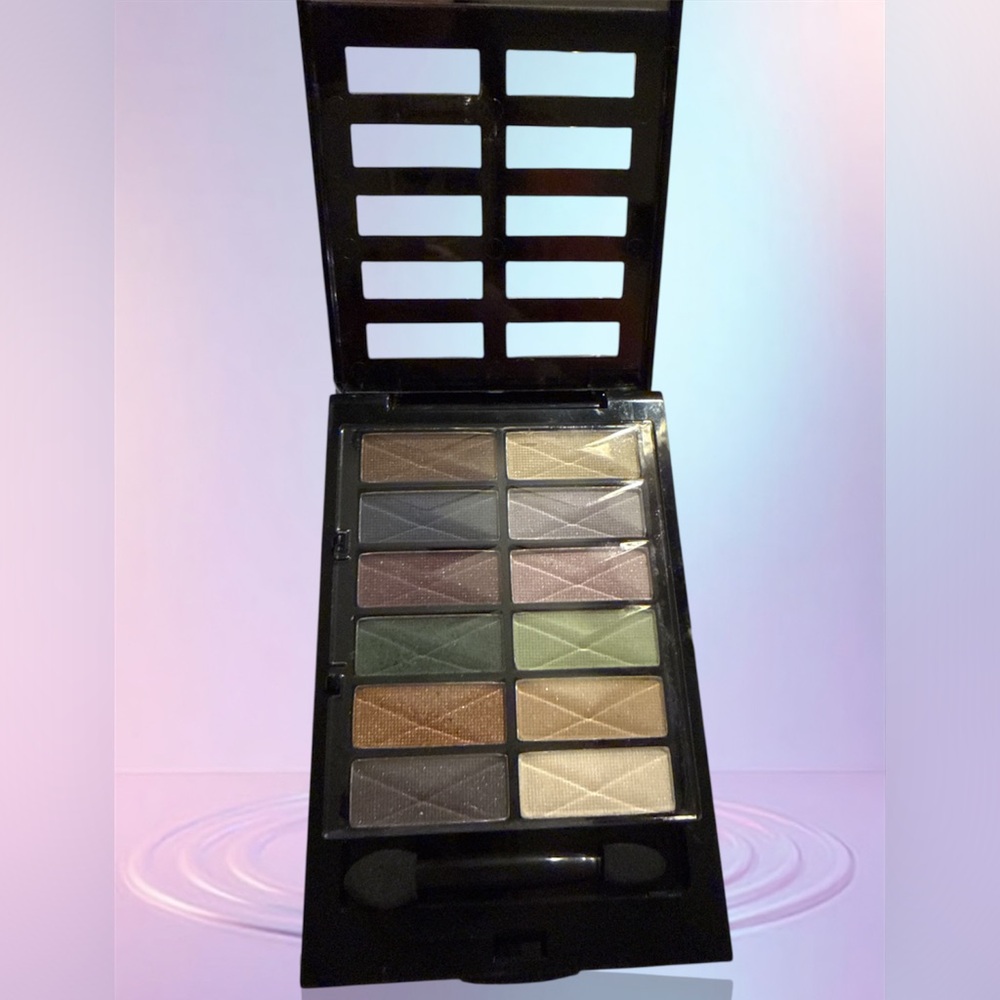 Mono Techni colors Multi-Color Eyeshadow Palette